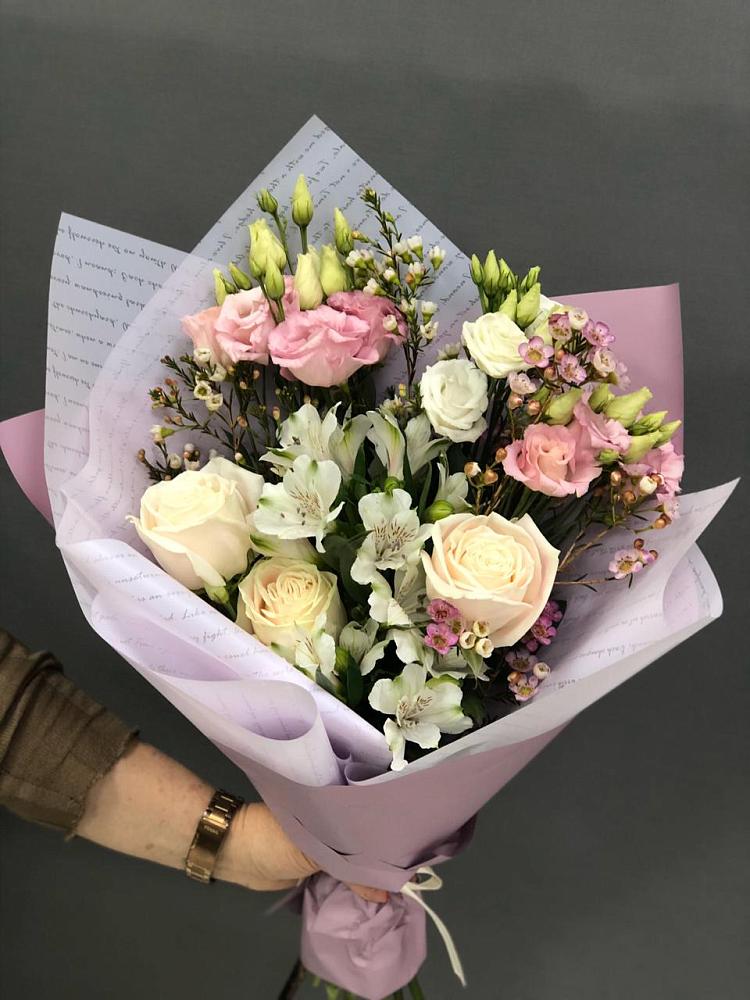 Букет цветов из: Альстромерии, Розы и Лизиантусы в Яблоновском