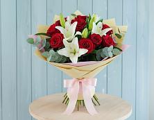 Букет цветов из:  Лилии и Розы в Яблоновском