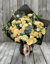 Букет цветов из:  Розы и Лизиантусы в Яблоновском