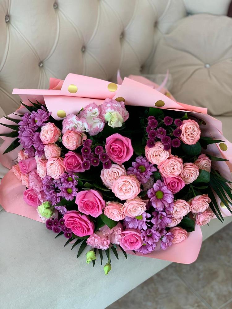 Букет цветов из: Хризантемы, Розы и Лизиантусы в Яблоновском