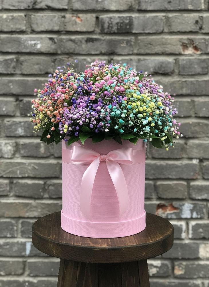 Цветочная композиция из Гипсофила и Розы в шляпной коробке в Яблоновском