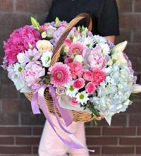 Композиция солнечный день в Яблоновском Цветочная композиция из Розы, Хризантемы, Пионы и Лизиантусы в корзине в Яблоновском