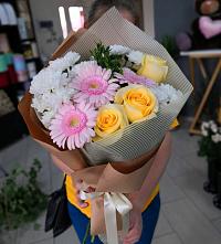 Букет цветов из:  Герберы, Розы и Хризантемы в Яблоновском
