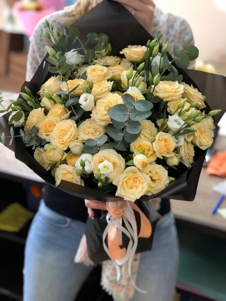 Букет цветов из: Розы и Лизиантусы в Яблоновском