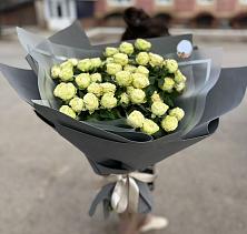 Букет Белые кустовые розы Солинеро в Яблоновском