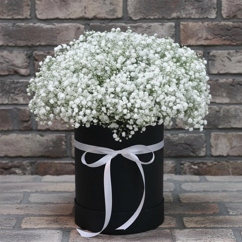 Цветочная композиция из Гипсофила в шляпной коробке в Яблоновском