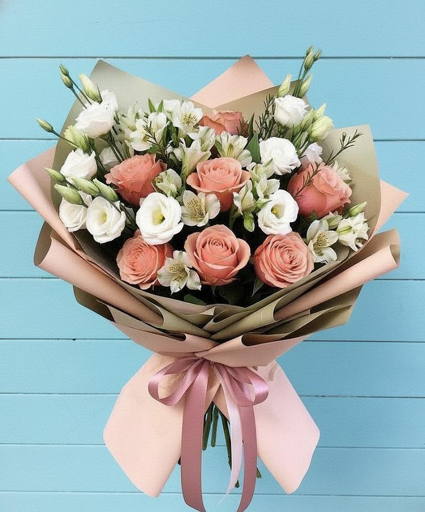 Букет цветов из: Розы, Альстромерии и Лизиантусы в Яблоновском