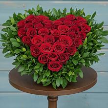 Цветочная композиция из Розы в виде сердца в Яблоновском