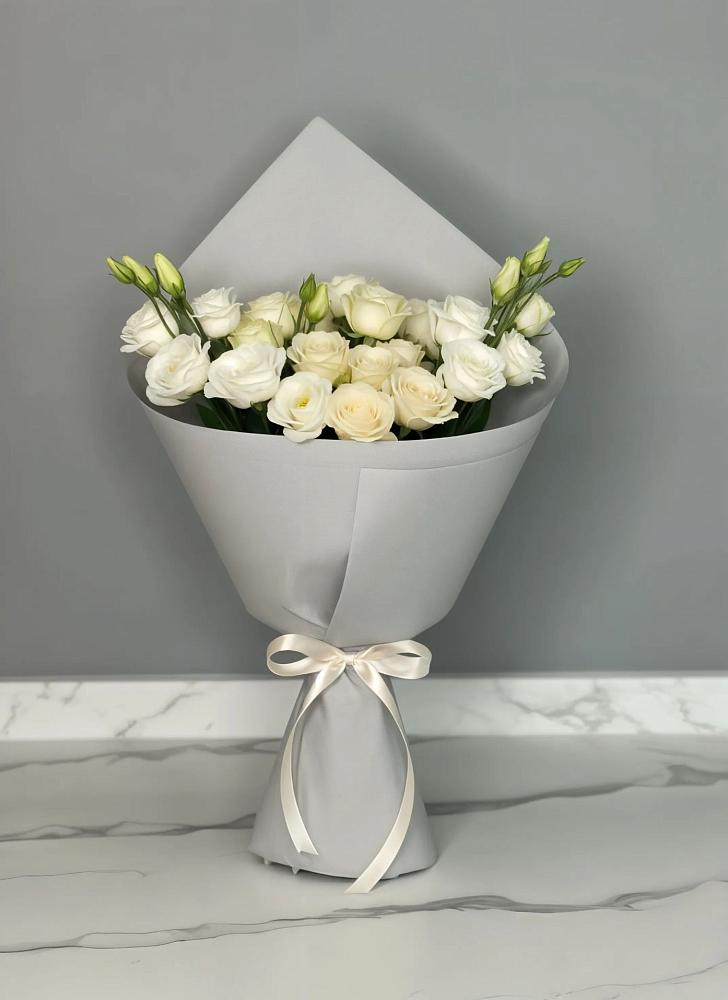 Букет цветов из: Розы и Лизиантусы в Яблоновском