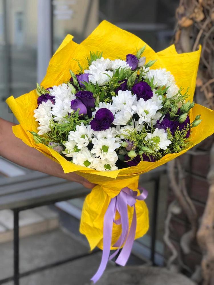 Букет цветов из: Ирисы, Хризантемы и Ромашки в Яблоновском