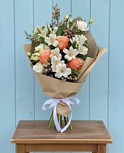Букет цветов из:  Альстромерии, Лизиантусы, Розы и Хризантемы в Яблоновском