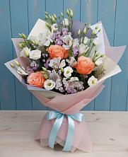 Букет цветов из:  Лизиантусы, Розы, Альстромерии и Гипсофила в Яблоновском