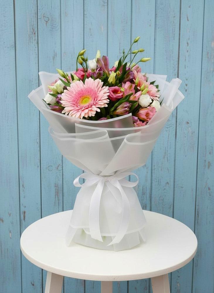 Букет цветов из: Герберы, Альстромерии и Лизиантусы в Яблоновском