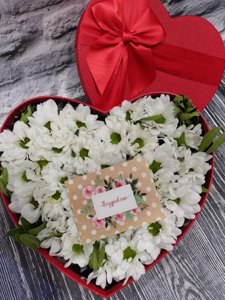 Цветочная композиция из Хризантемы в виде сердца в Яблоновском