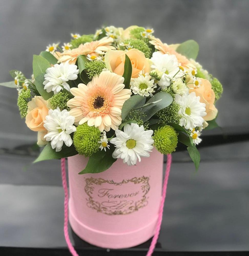 Цветочная композиция из Розы, Герберы и Хризантемы в шляпной коробке в Яблоновском