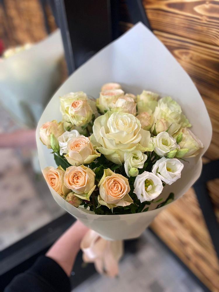 Букет цветов из: Розы и Лизиантусы в Яблоновском